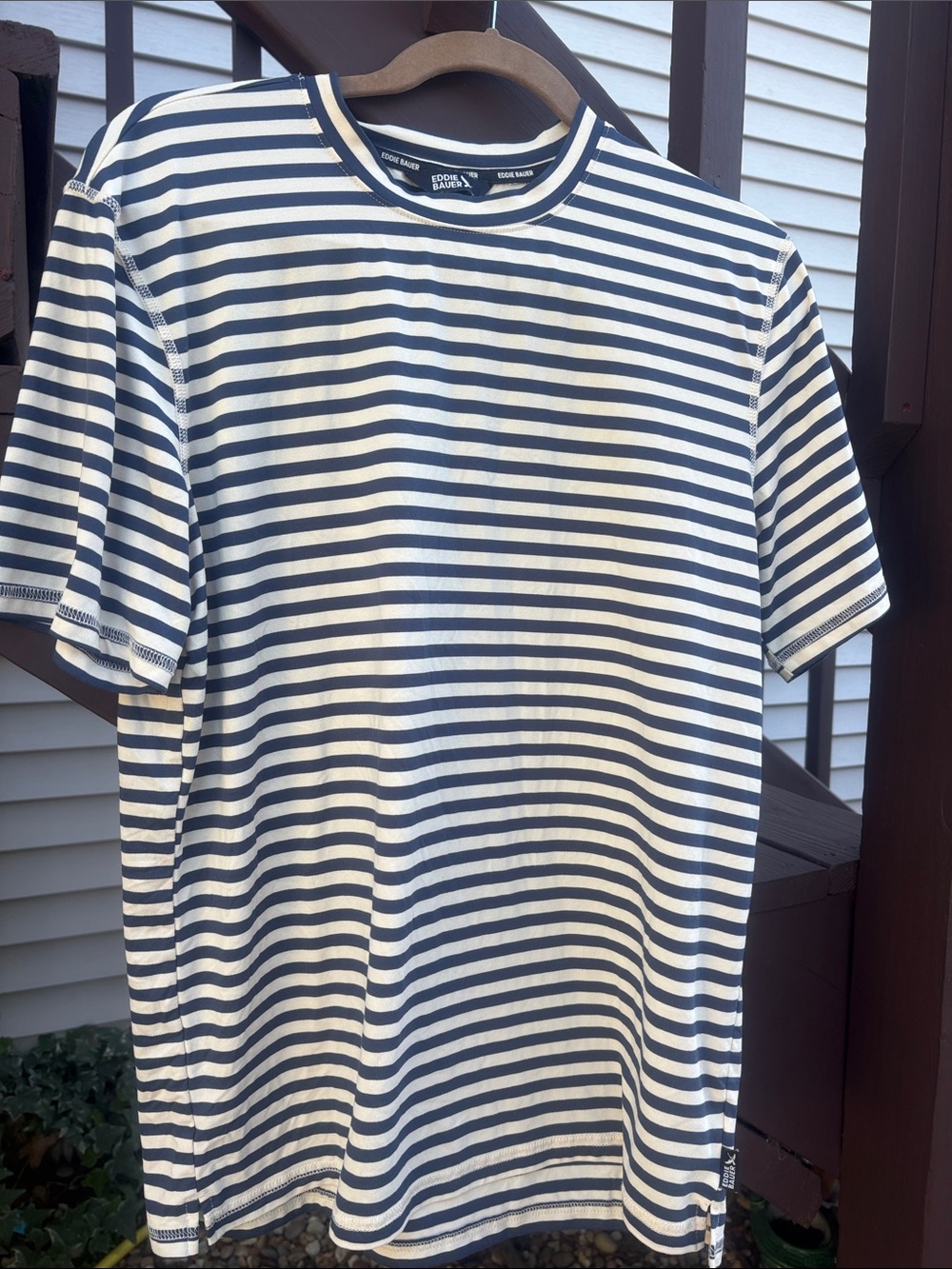 Eddie Bauer Medium Navy and White Horizontal Stripe Short Sleeve Tee